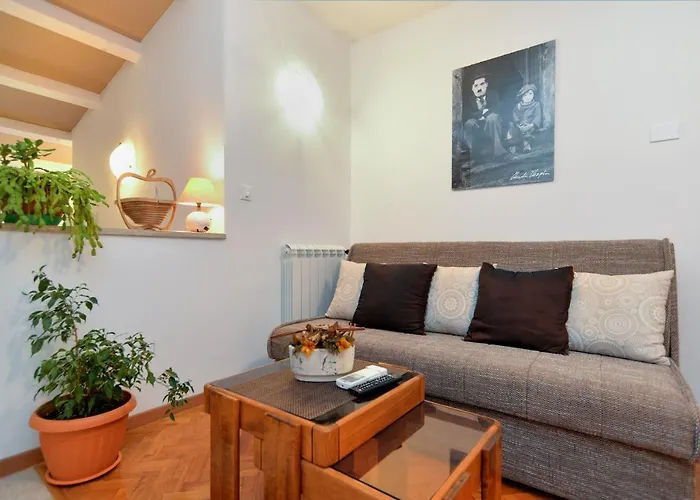 Voltica 1049 아파트 로비니